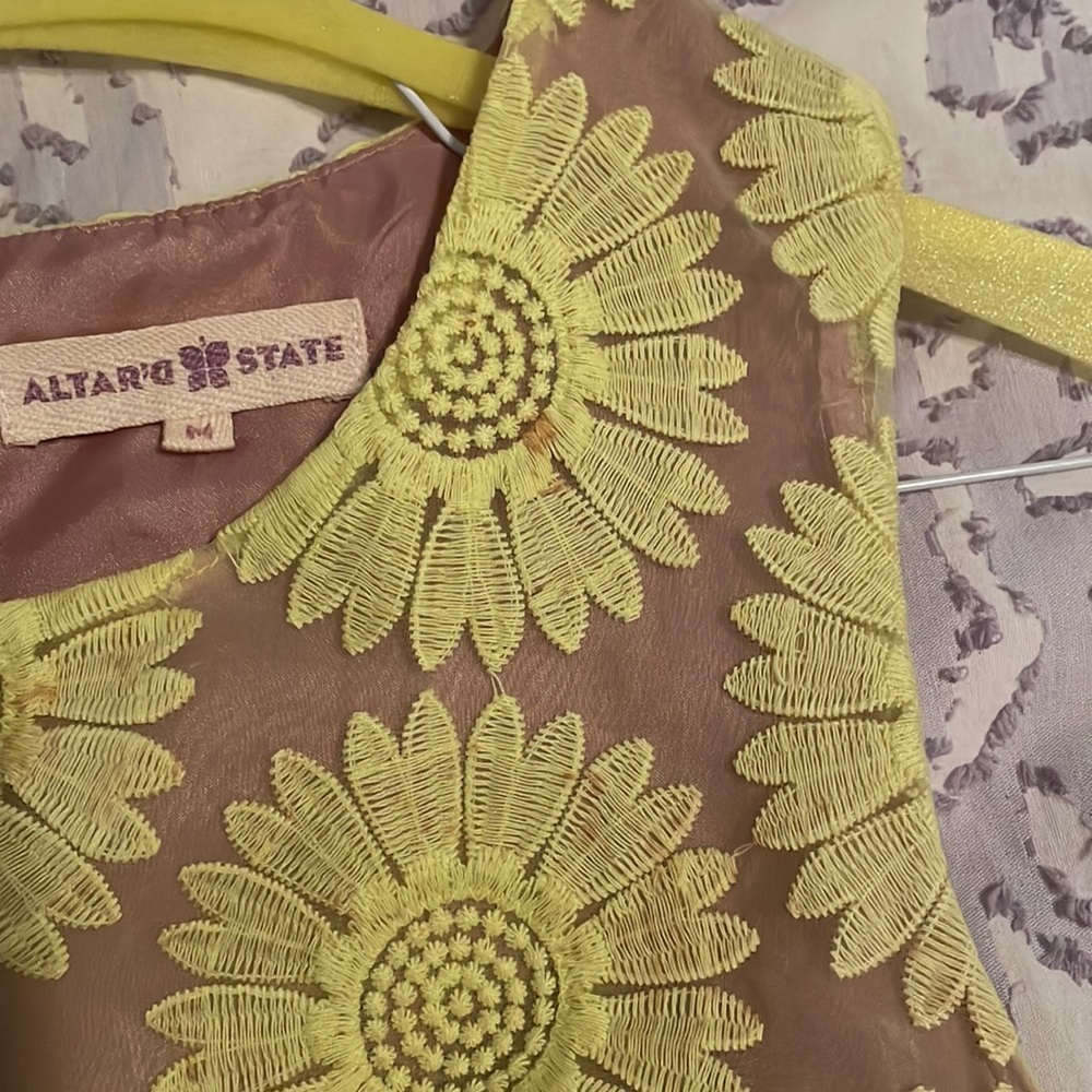 Cute yellow sunflower dress! - Picture 4 of 4